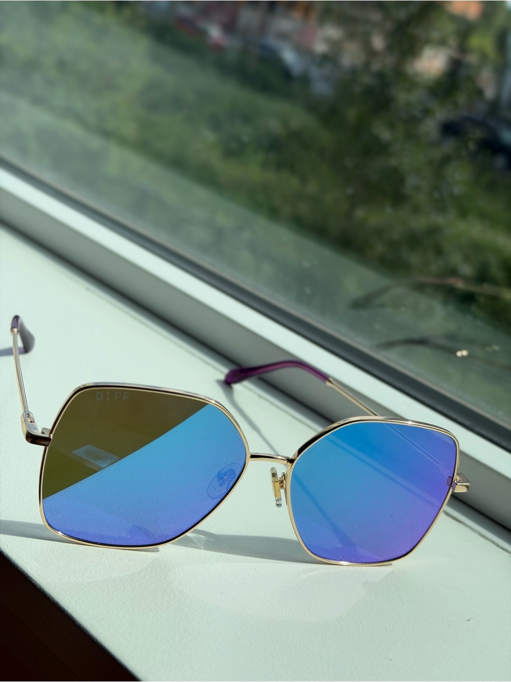 Diff Eyewear Gold Frame Sunglasses w/ Blue-Purple Mirrored Lenses w/case & cloth